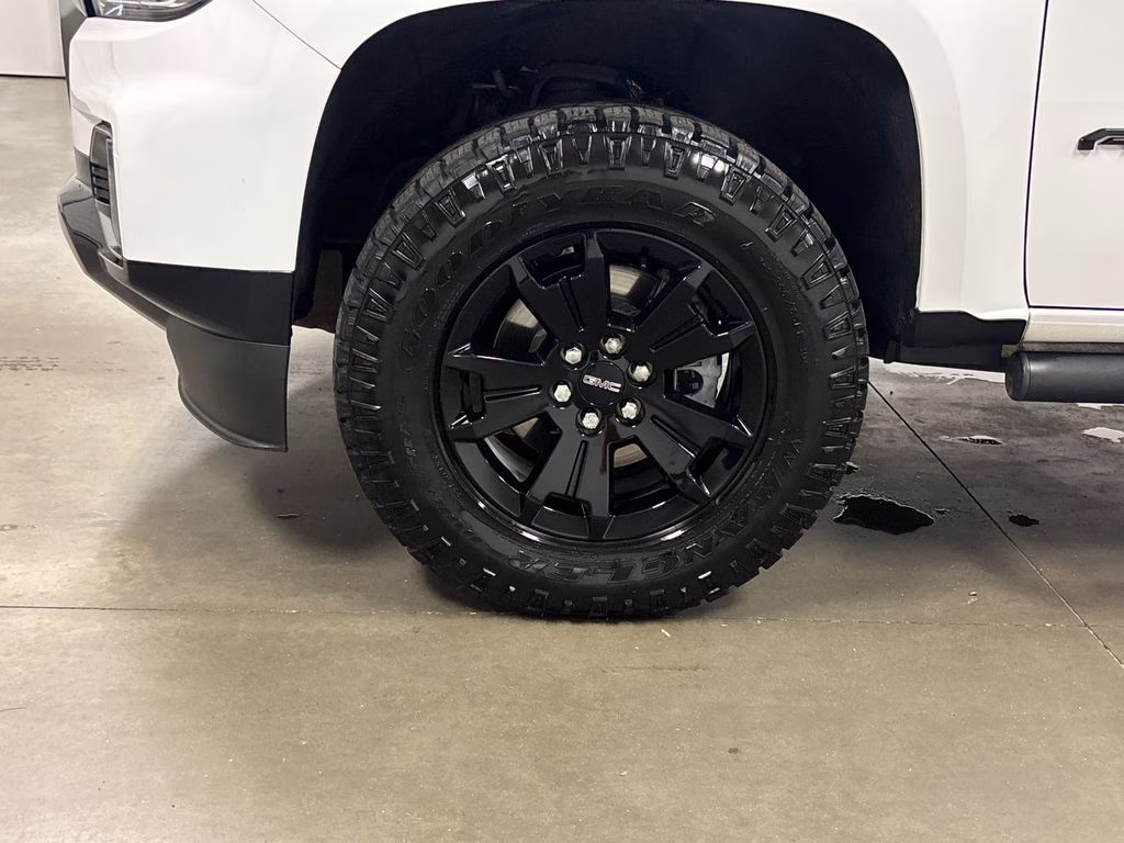 2021 Summit White GMC Canyon AT4 w/Leather 4X4 Truck