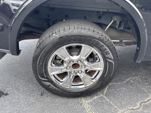 2015 Tuxedo Black Metallic Ford F-150 XL SuperCab 6.5-ft. Bed 2WD RWD Truck