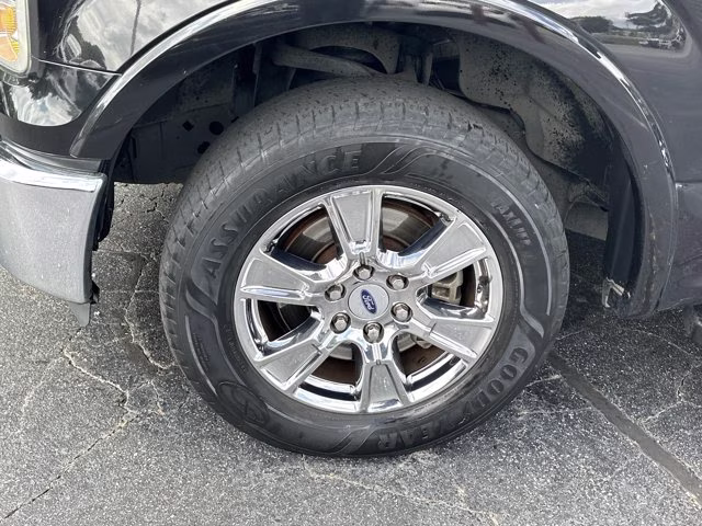 2015 Tuxedo Black Metallic Ford F-150 XL SuperCab 6.5-ft. Bed 2WD RWD Truck