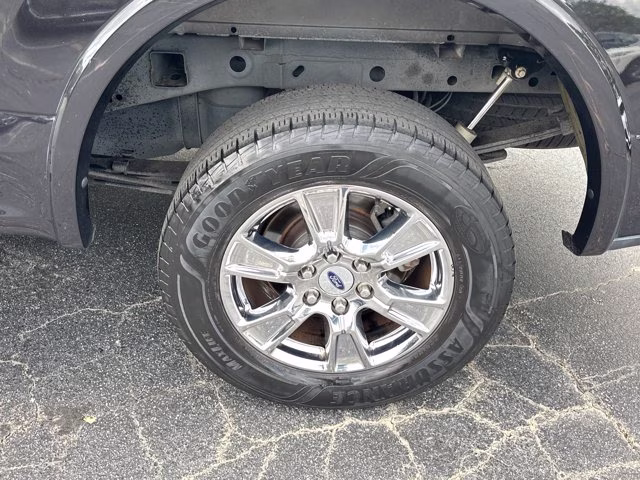 2015 Tuxedo Black Metallic Ford F-150 XL SuperCab 6.5-ft. Bed 2WD RWD Truck