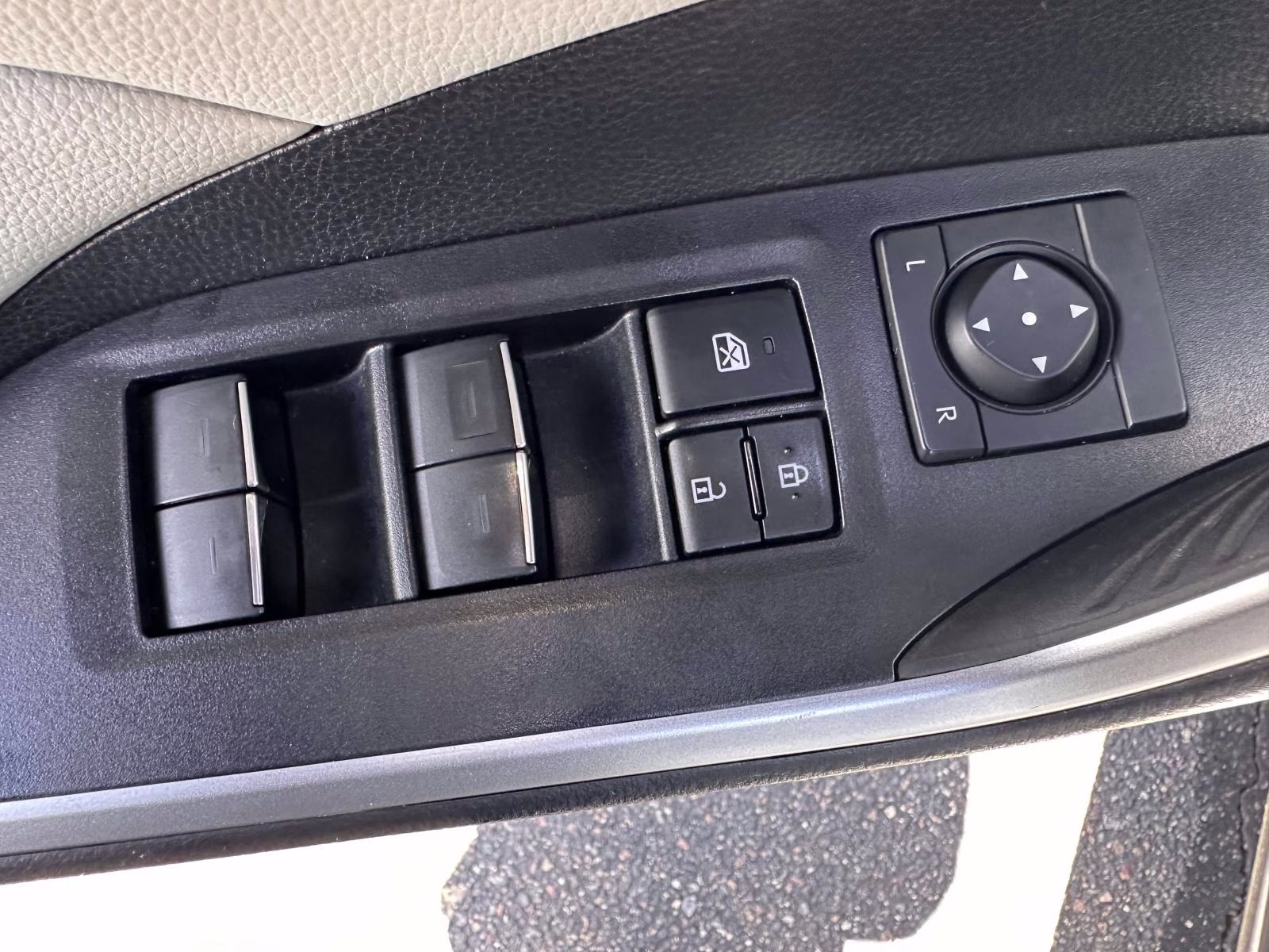 2024 Wind Chill Pearl Toyota RAV4 XLE Premium FWD (Natl) FWD SUV