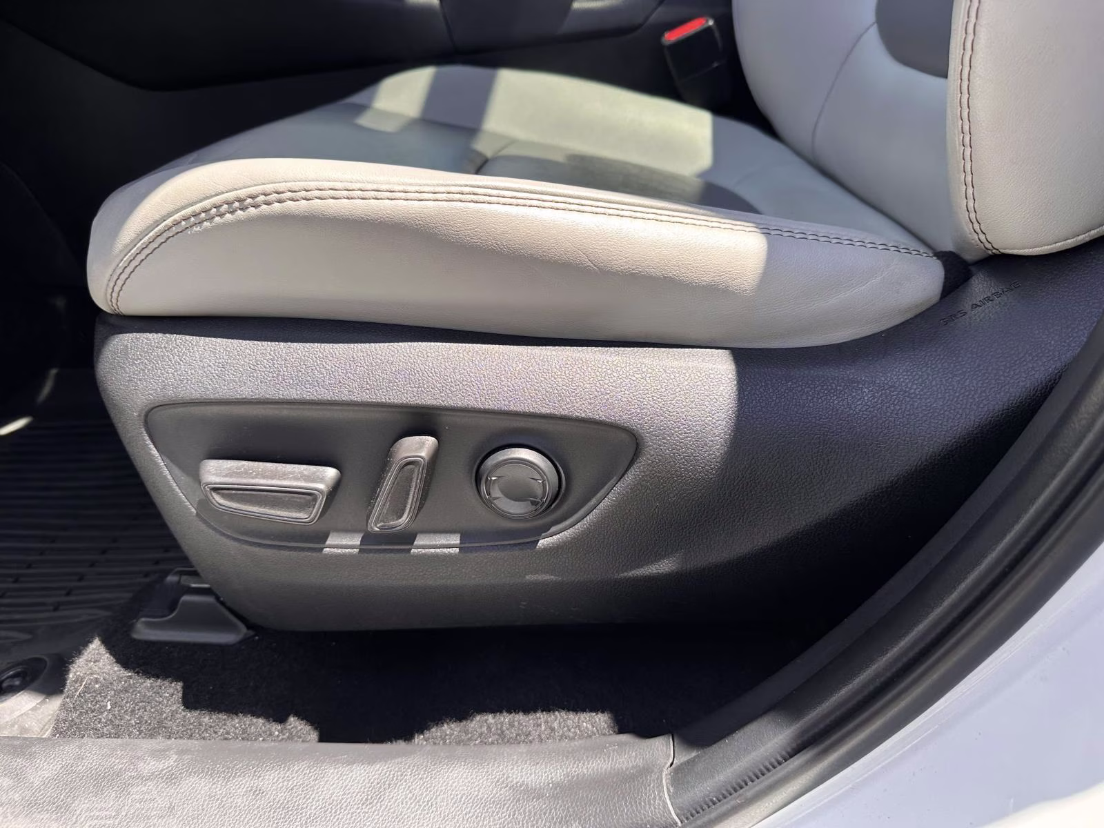 2024 Wind Chill Pearl Toyota RAV4 XLE Premium FWD (Natl) FWD SUV