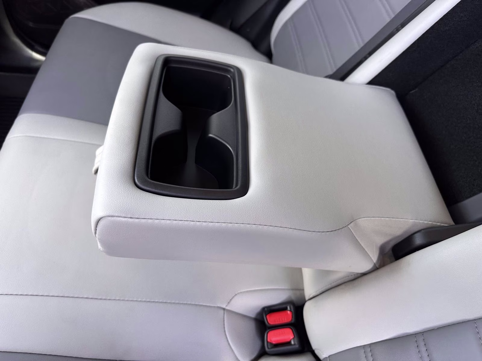2024 Wind Chill Pearl Toyota RAV4 XLE Premium FWD (Natl) FWD SUV