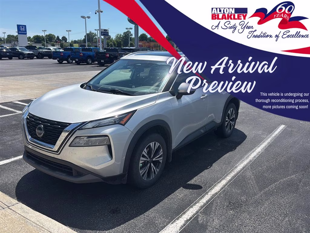 2022 Pearl White Tricoat Nissan Rogue SV FWD SUV
