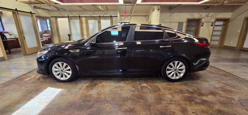 2018 Kia Optima S Sedan 4D FWD