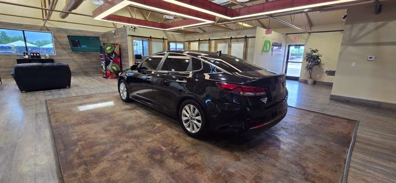 2018 Kia Optima S Sedan 4D FWD