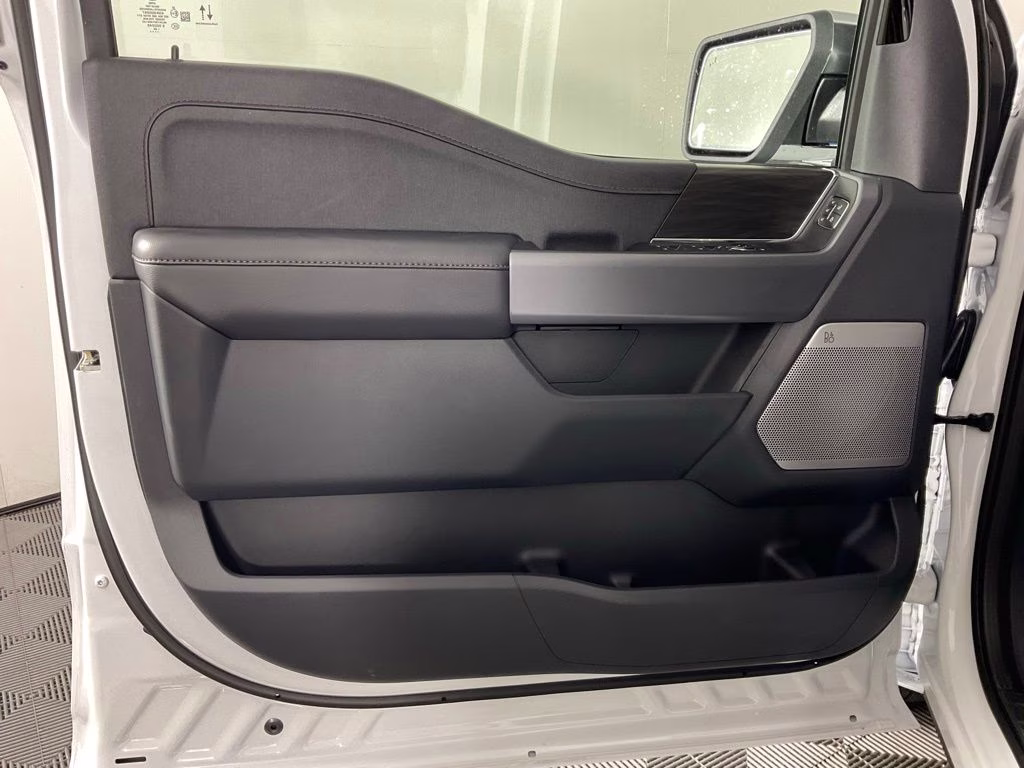 2026 Oxford White Ford F-150 Lariat RWD Truck
