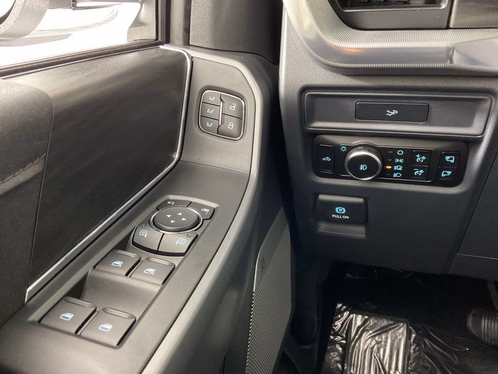 2026 Oxford White Ford F-150 Lariat RWD Truck