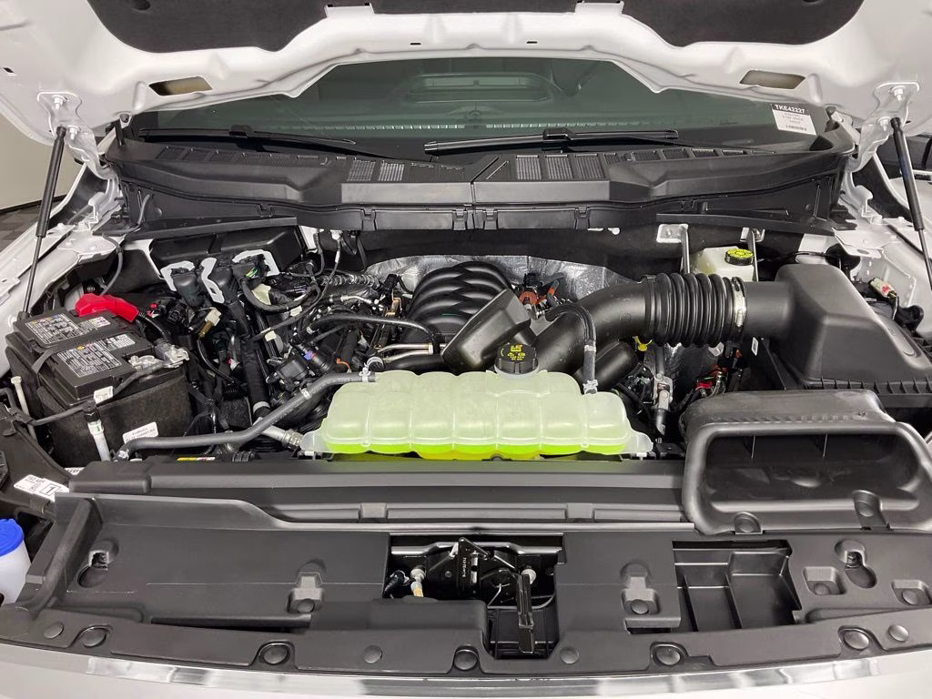 2026 Oxford White Ford F-150 Lariat RWD Truck