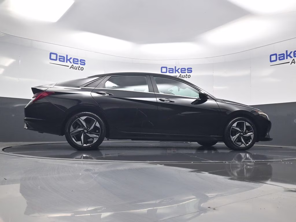 2022 Phantom Black Hyundai Elantra SEL FWD Sedan