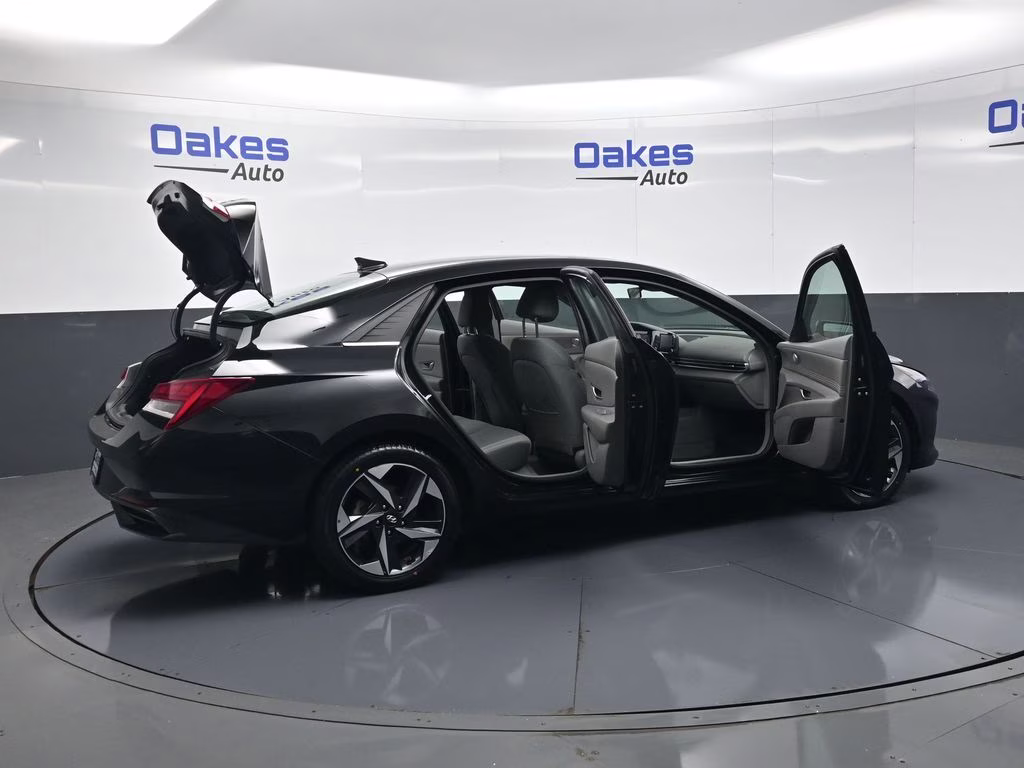 2022 Phantom Black Hyundai Elantra SEL FWD Sedan