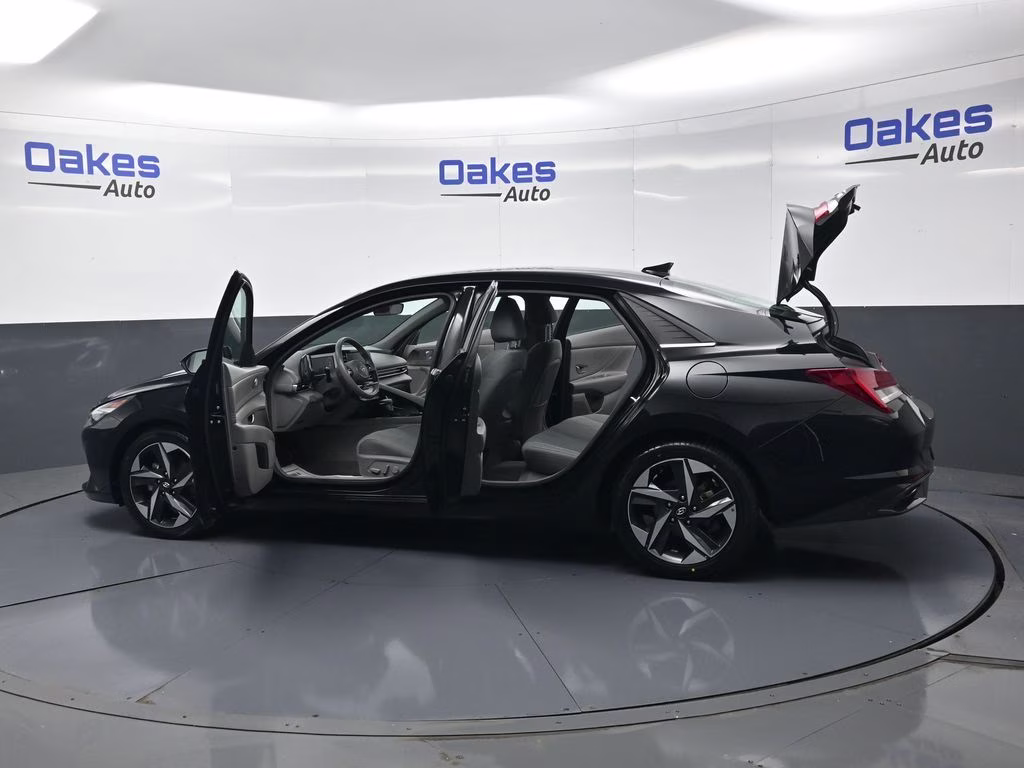 2022 Phantom Black Hyundai Elantra SEL FWD Sedan