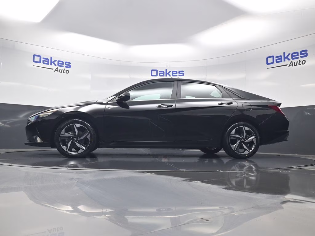 2022 Phantom Black Hyundai Elantra SEL FWD Sedan