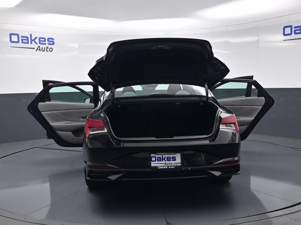 2022 Phantom Black Hyundai Elantra SEL FWD Sedan