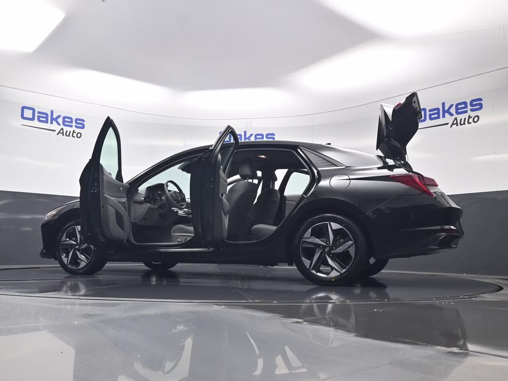 2022 Phantom Black Hyundai Elantra SEL FWD Sedan
