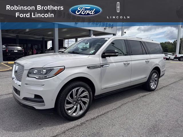 2023 Pearl Metallic Lincoln Navigator L Reserve RWD SUV