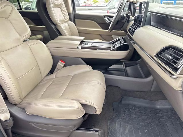 2023 Pearl Metallic Lincoln Navigator L Reserve RWD SUV
