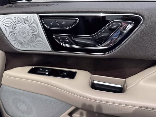 2023 Pearl Metallic Lincoln Navigator L Reserve RWD SUV
