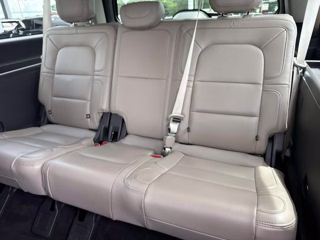 2023 Pearl Metallic Lincoln Navigator L Reserve RWD SUV