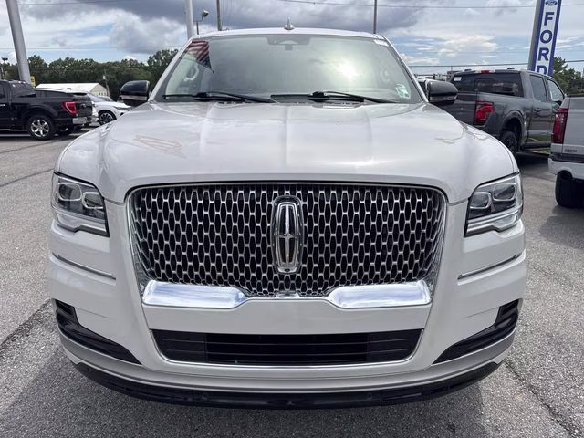 2023 Pearl Metallic Lincoln Navigator L Reserve RWD SUV