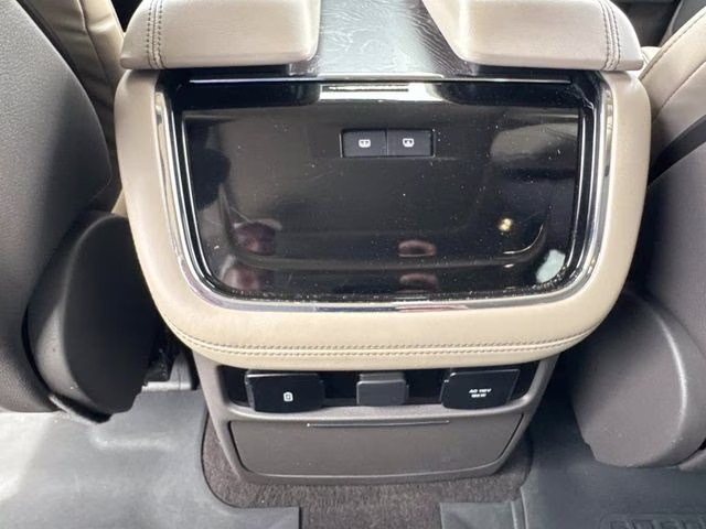 2023 Pearl Metallic Lincoln Navigator L Reserve RWD SUV
