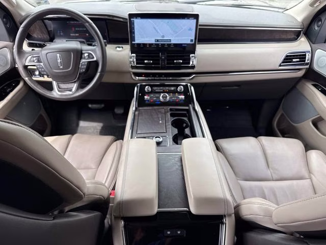 2023 Pearl Metallic Lincoln Navigator L Reserve RWD SUV