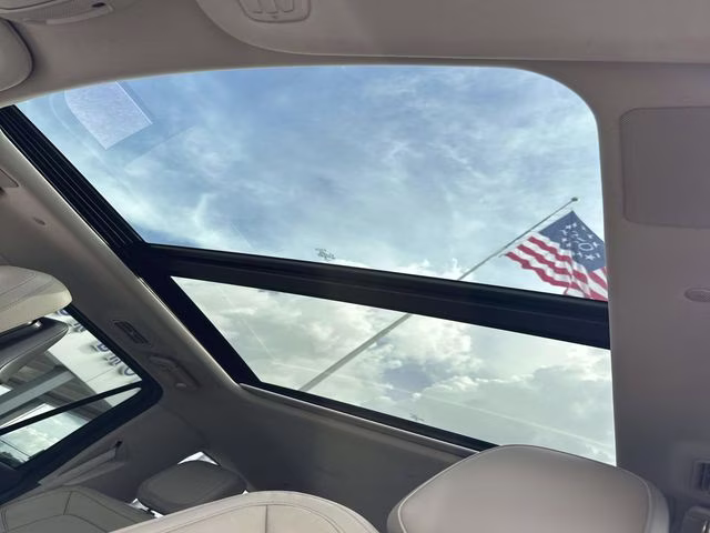 2023 Pearl Metallic Lincoln Navigator L Reserve RWD SUV
