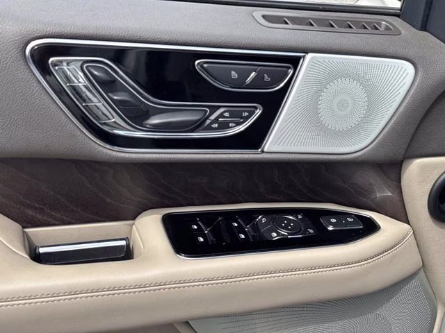2023 Pearl Metallic Lincoln Navigator L Reserve RWD SUV