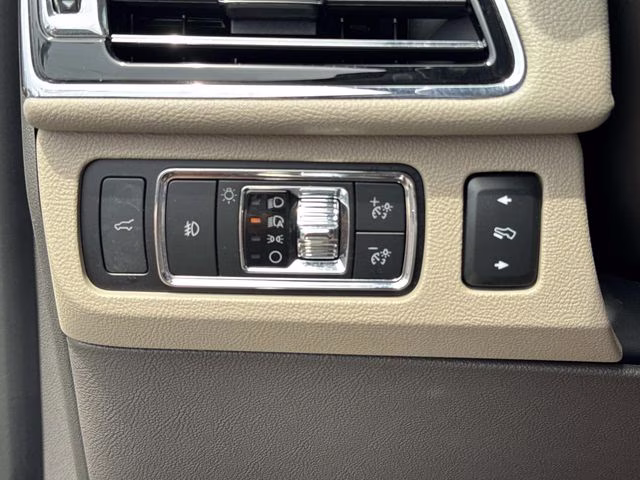 2023 Pearl Metallic Lincoln Navigator L Reserve RWD SUV