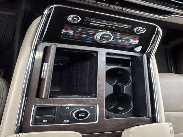 2023 Pearl Metallic Lincoln Navigator L Reserve RWD SUV