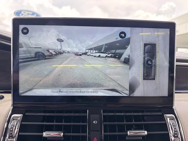 2023 Pearl Metallic Lincoln Navigator L Reserve RWD SUV