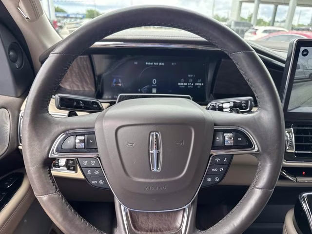 2023 Pearl Metallic Lincoln Navigator L Reserve RWD SUV