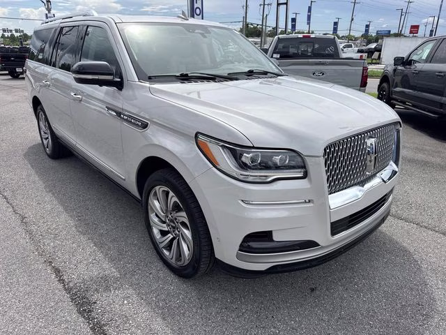 2023 Pearl Metallic Lincoln Navigator L Reserve RWD SUV