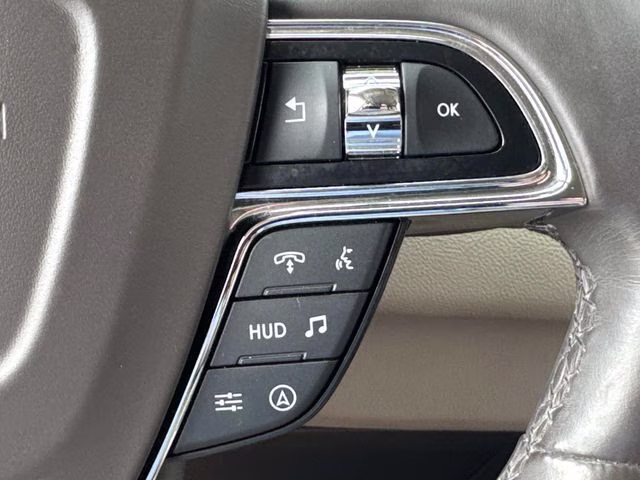 2023 Pearl Metallic Lincoln Navigator L Reserve RWD SUV