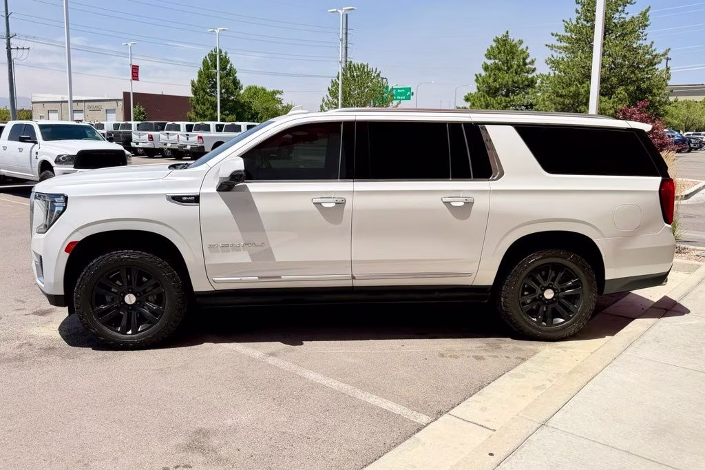 2021 White GMC Yukon XL Denali 4X4 SUV