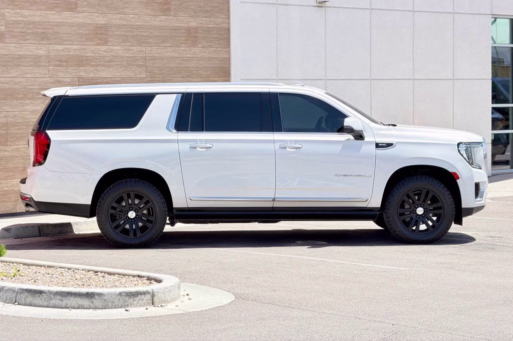 2021 White GMC Yukon XL Denali 4X4 SUV