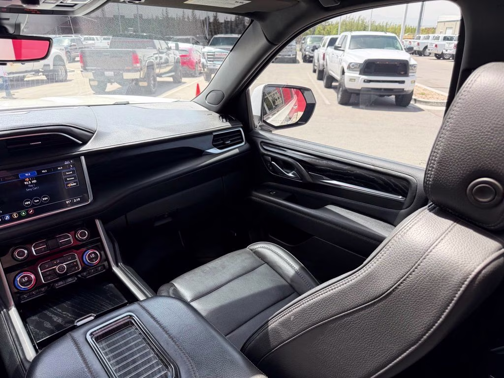 2021 White GMC Yukon XL Denali 4X4 SUV