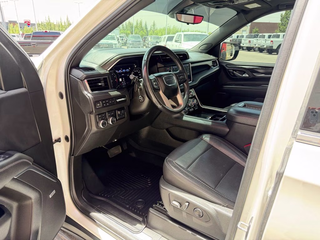 2021 White GMC Yukon XL Denali 4X4 SUV