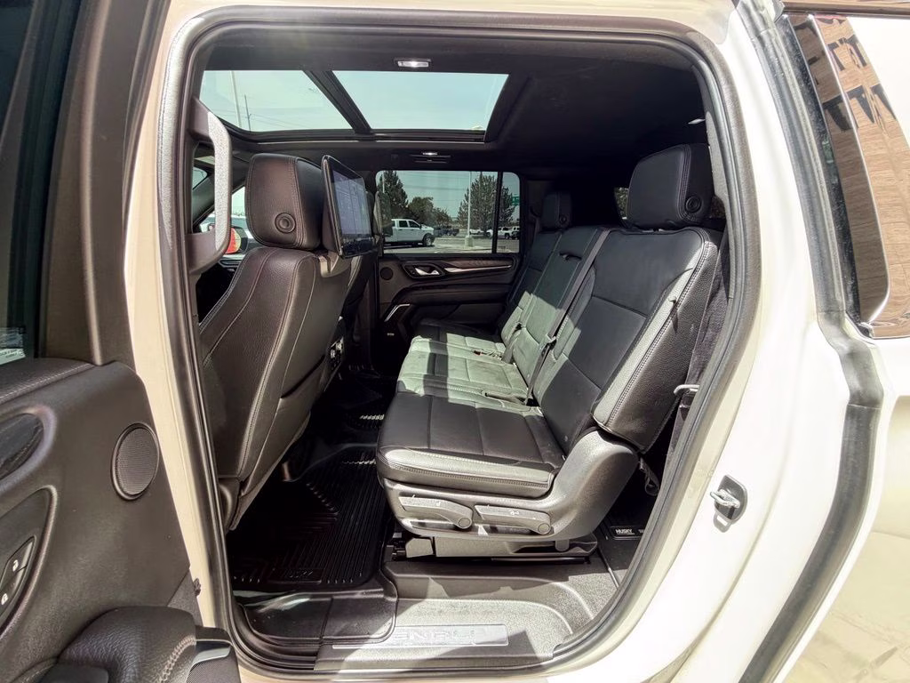 2021 White GMC Yukon XL Denali 4X4 SUV