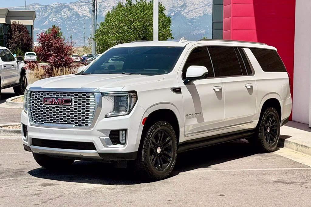 2021 White GMC Yukon XL Denali 4X4 SUV