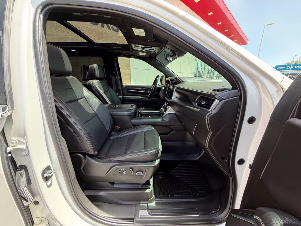 2021 White GMC Yukon XL Denali 4X4 SUV