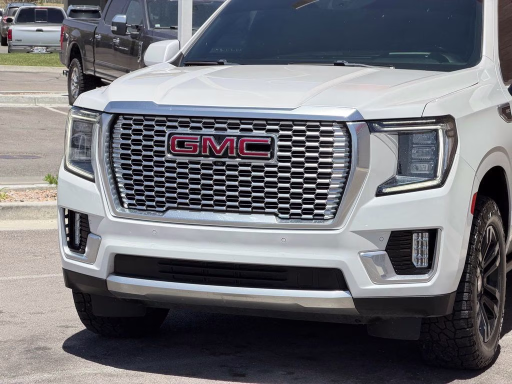 2021 White GMC Yukon XL Denali 4X4 SUV