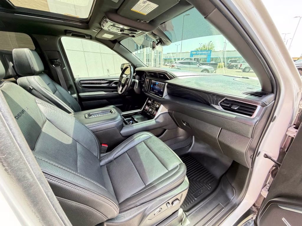 2021 White GMC Yukon XL Denali 4X4 SUV