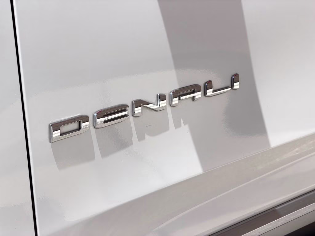 2021 White GMC Yukon XL Denali 4X4 SUV