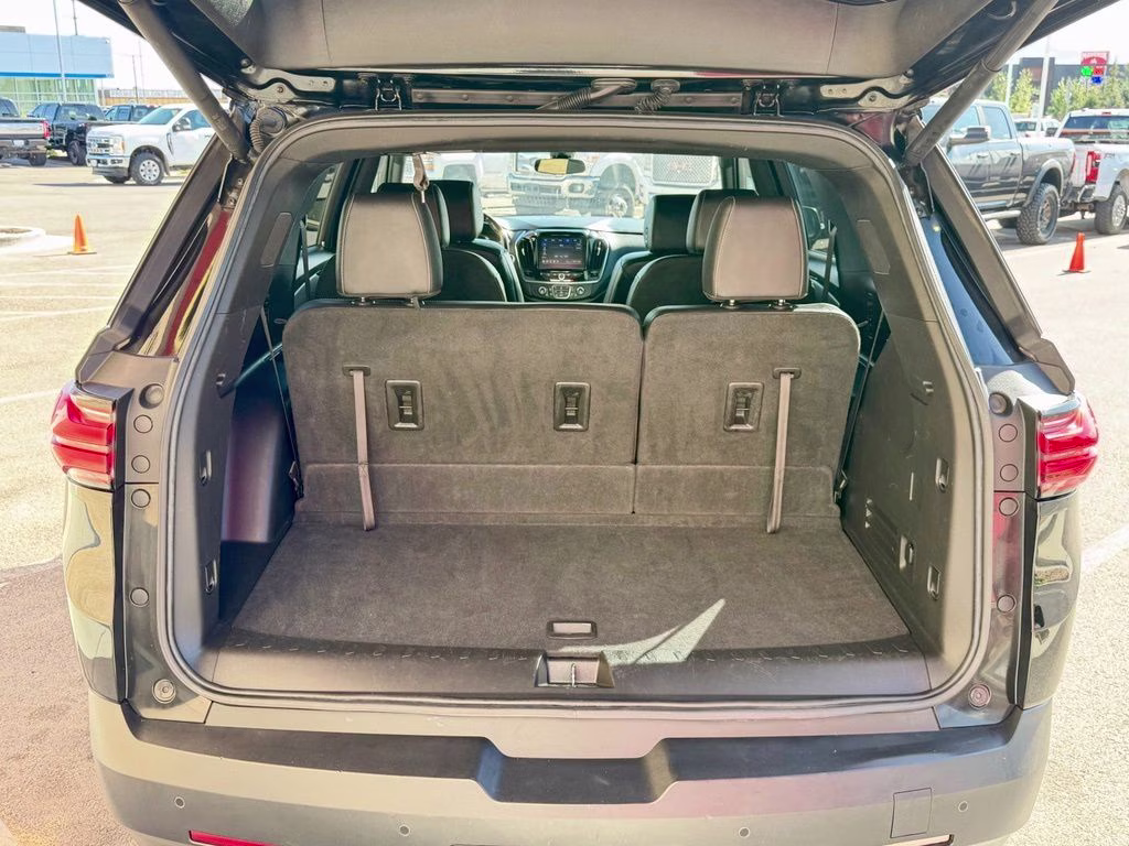 2022 Mosaic Black Metallic Chevrolet Traverse LT Leather AWD SUV