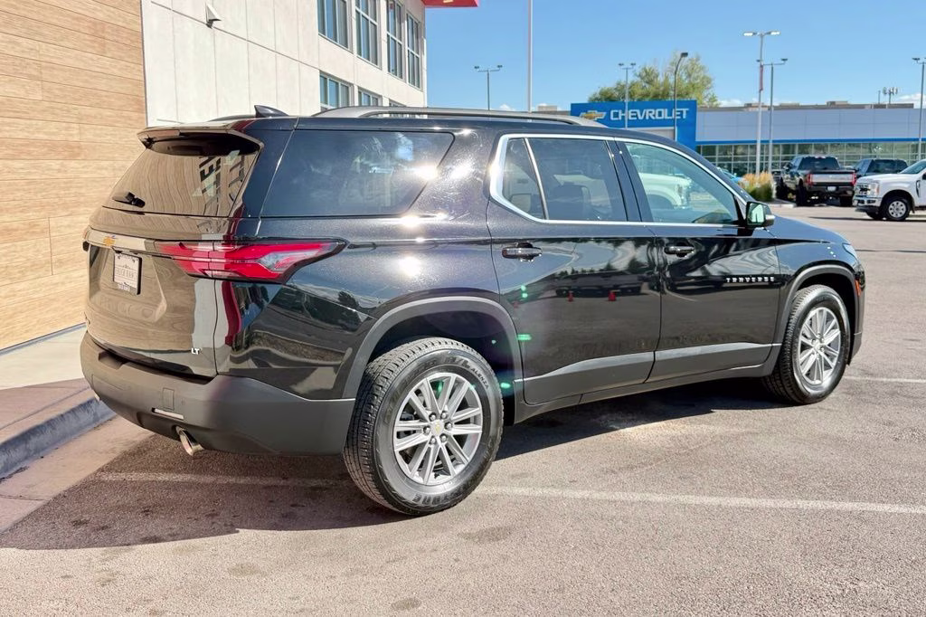 2022 Mosaic Black Metallic Chevrolet Traverse LT Leather AWD SUV