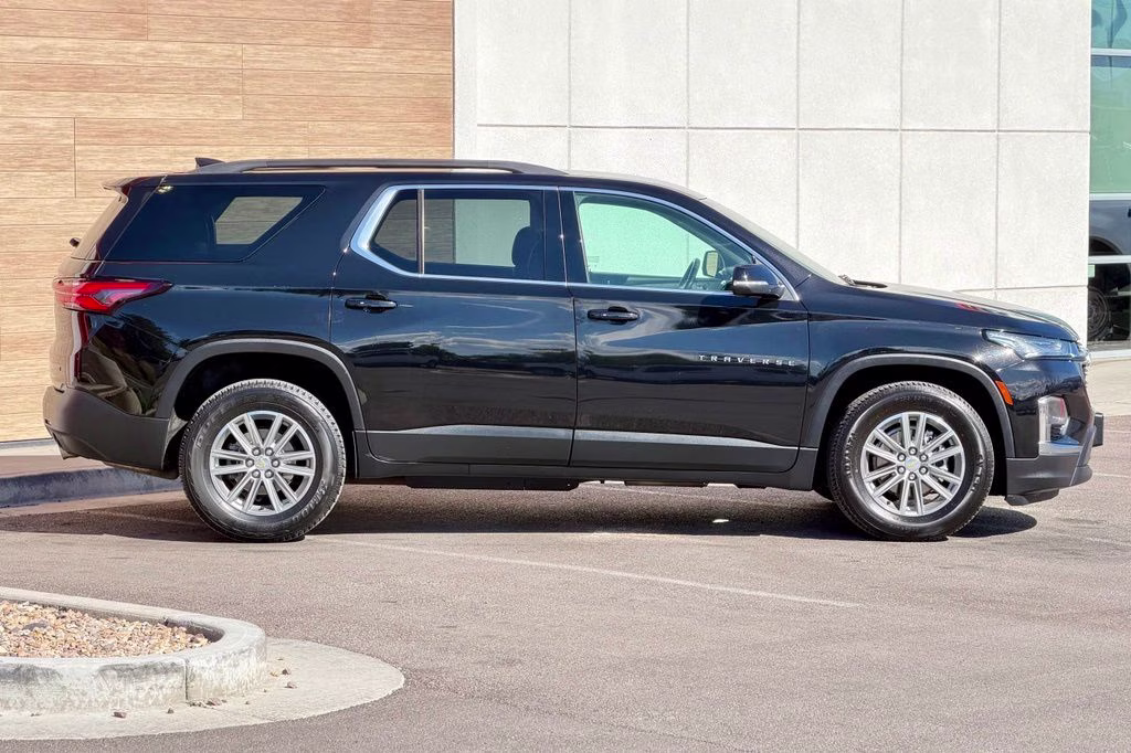 2022 Mosaic Black Metallic Chevrolet Traverse LT Leather AWD SUV