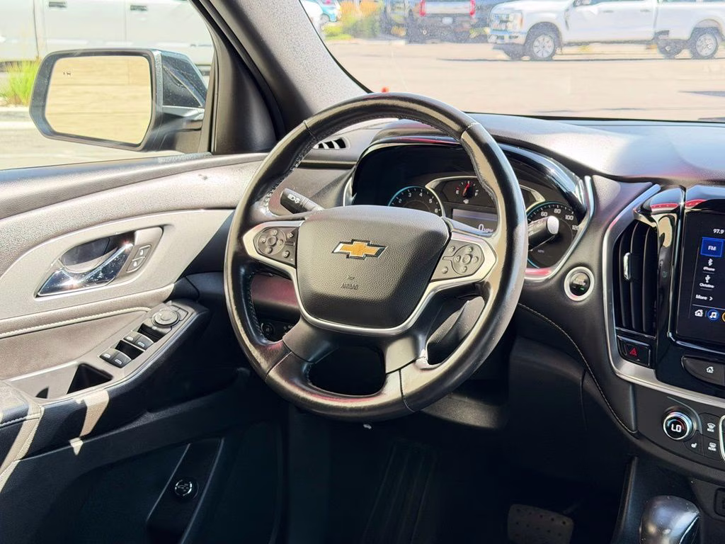 2022 Mosaic Black Metallic Chevrolet Traverse LT Leather AWD SUV