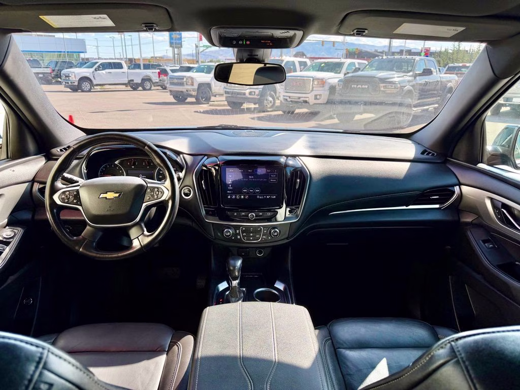 2022 Mosaic Black Metallic Chevrolet Traverse LT Leather AWD SUV