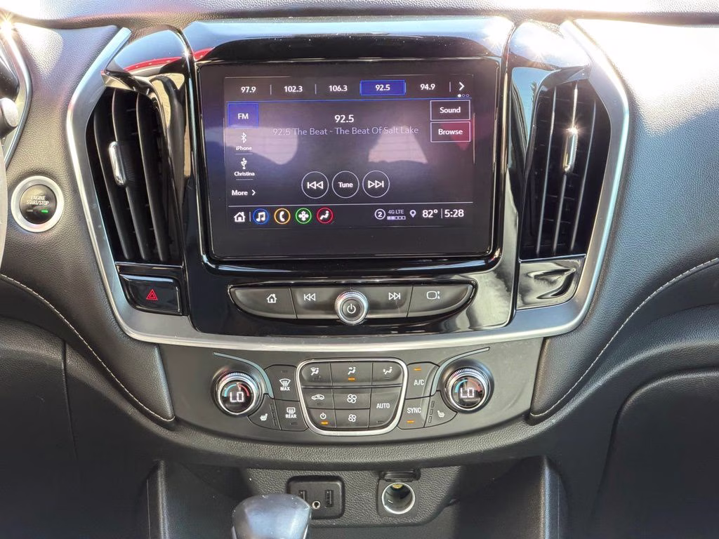 2022 Mosaic Black Metallic Chevrolet Traverse LT Leather AWD SUV